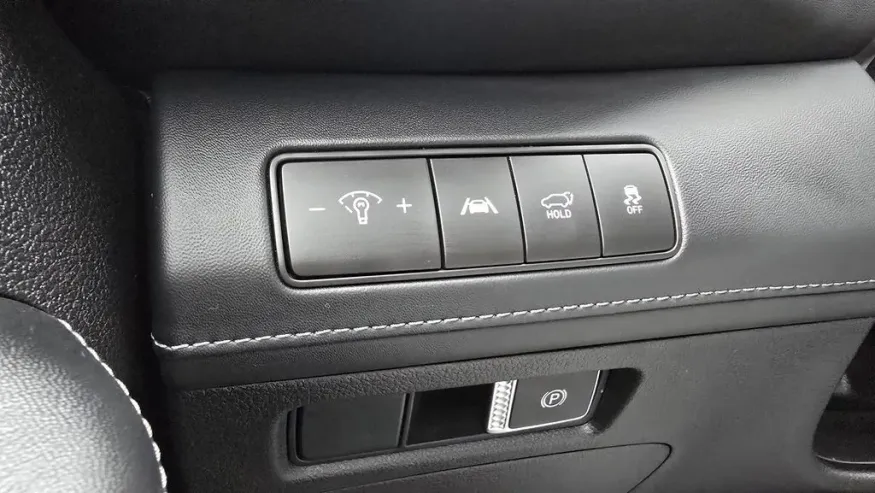 2022 Hyundai Santa Fe | Photo 14 of 33