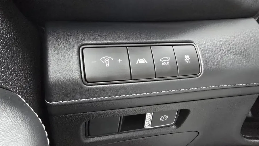 2022 Hyundai Santa Fe | Photo 14 of 33