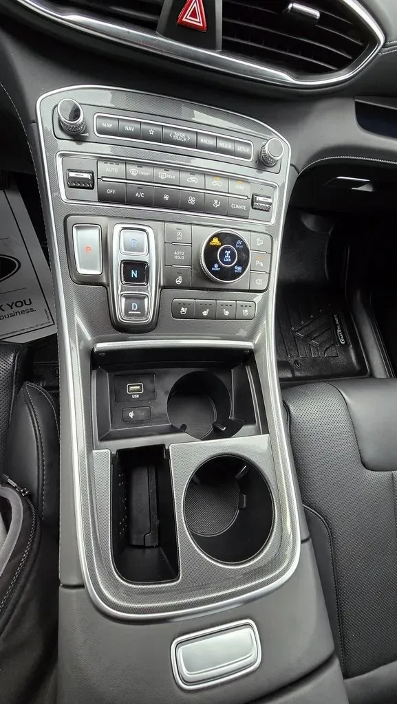 2022 Hyundai Santa Fe | Photo 25 of 33