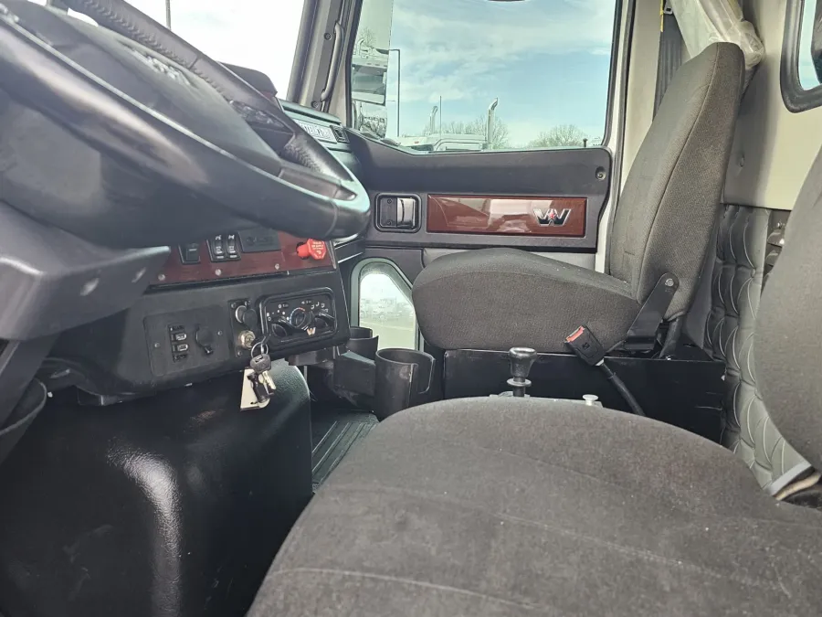 2022 Western Star 4700SB | Photo 9 of 13