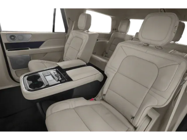 2019 Lincoln Navigator | Photo 10 of 14