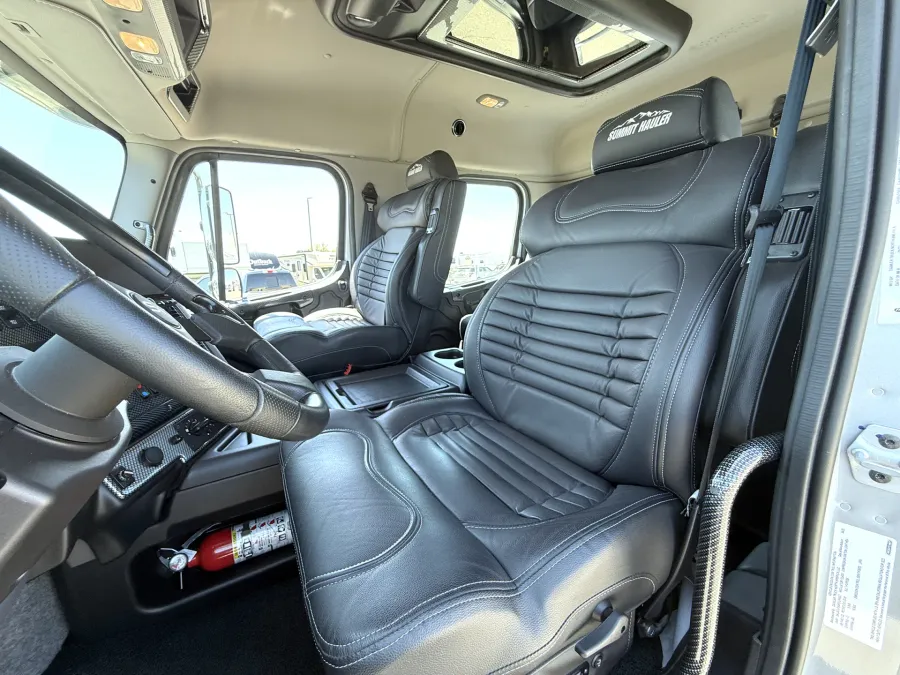2024 Freightliner M2 106 Summit Hauler | Photo 5 of 22