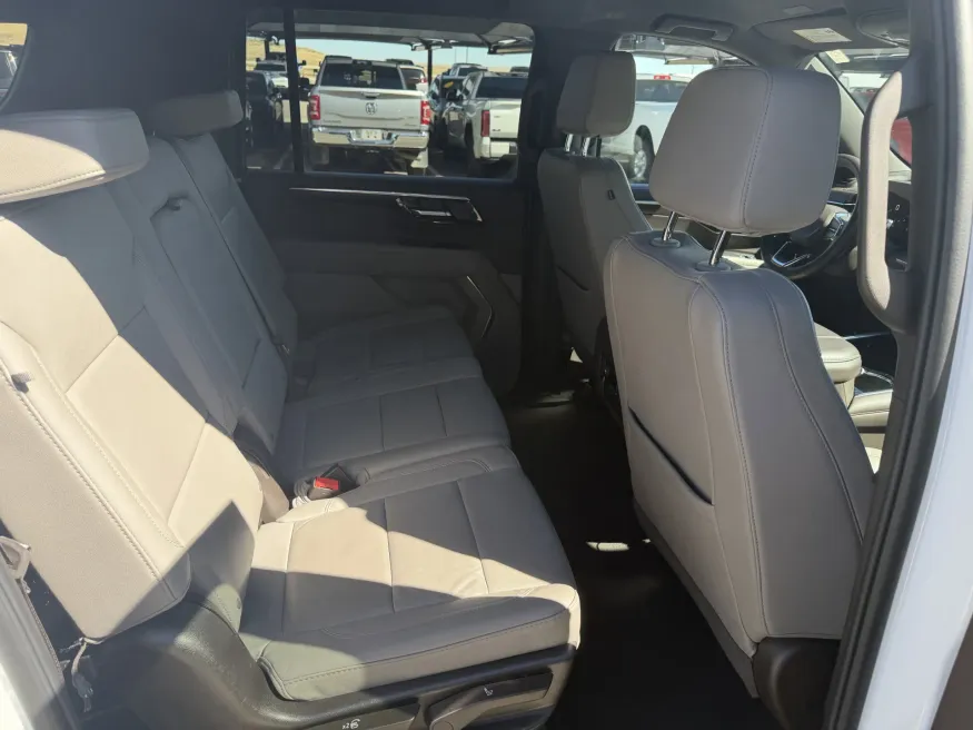 2025 Chevrolet Suburban LT | Photo 10 of 24