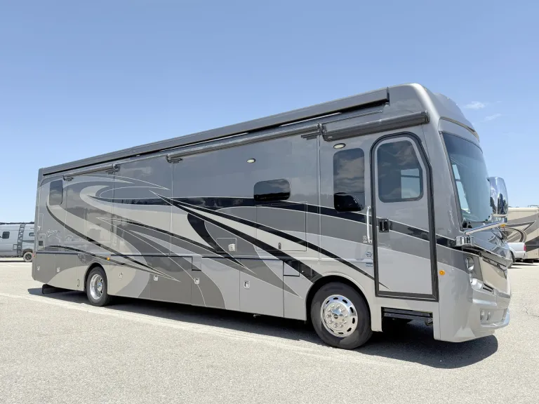 2018 Fleetwood Discovery 38K