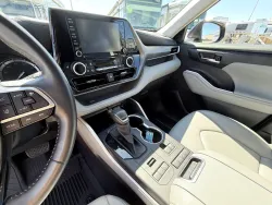 2021 Toyota Highlander XLE | Thumbnail Photo 8 of 22