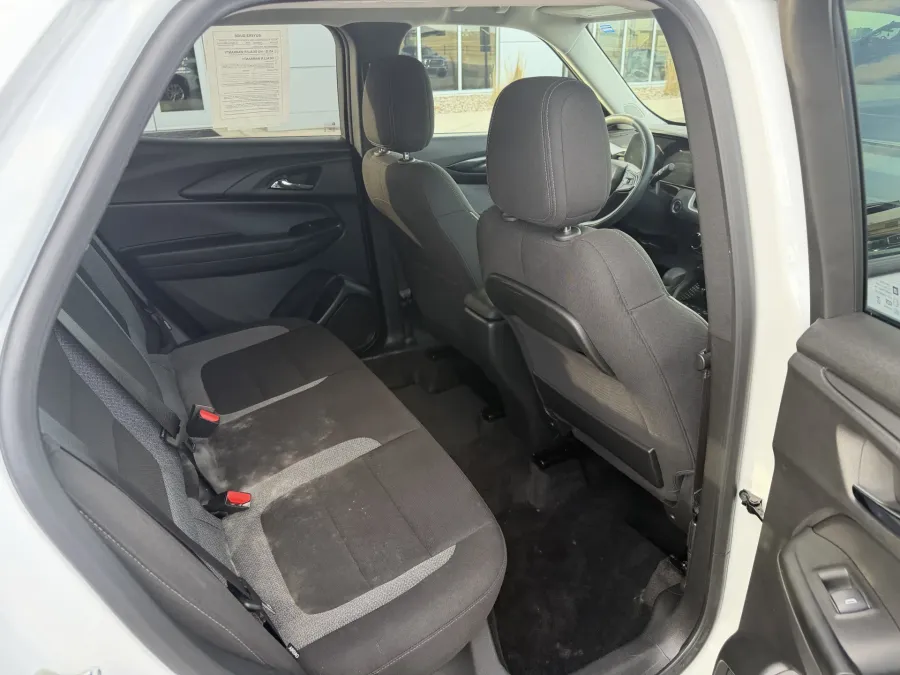 2024 Chevrolet Trailblazer LS | Photo 8 of 16