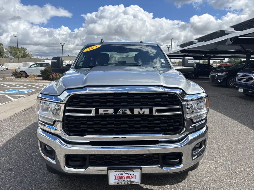 2024 RAM 2500 Big Horn | Photo 7 of 18