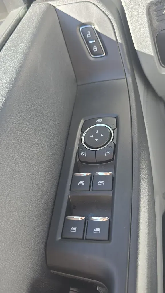 2026 Ford Super Duty F-350 | Photo 10 of 27