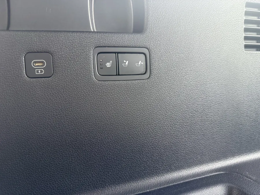 2024 Hyundai Palisade Limited | Photo 10 of 26