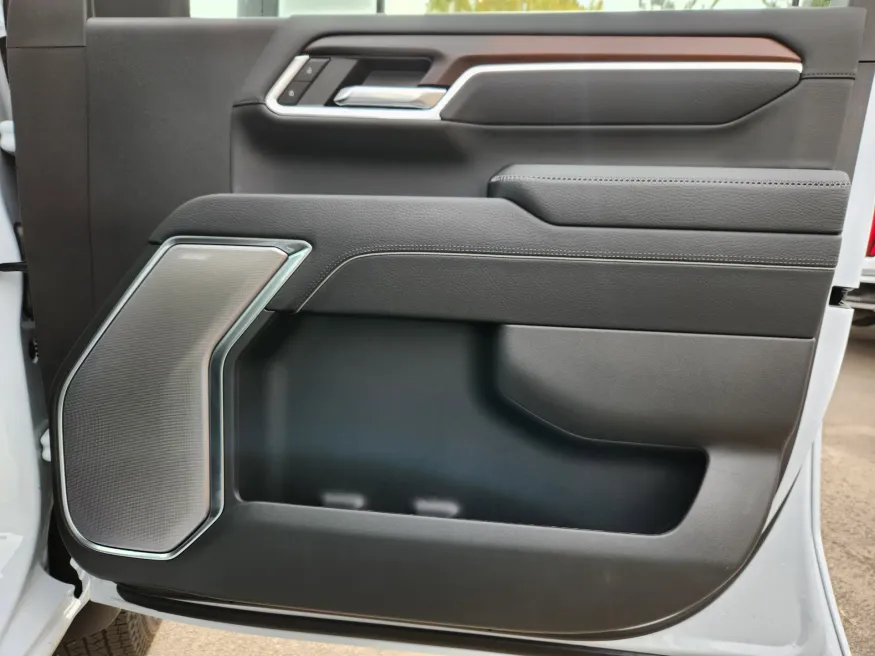 2026 GMC Sierra 3500HD Denali | Photo 16 of 31