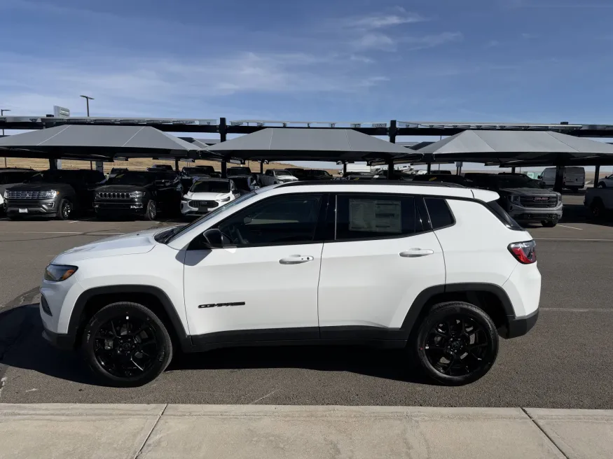 2026 Jeep Compass Latitude | Photo 4 of 18