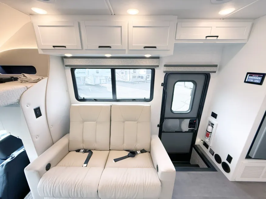 2026 Renegade Veracruz 32VDS | Photo 9 of 24