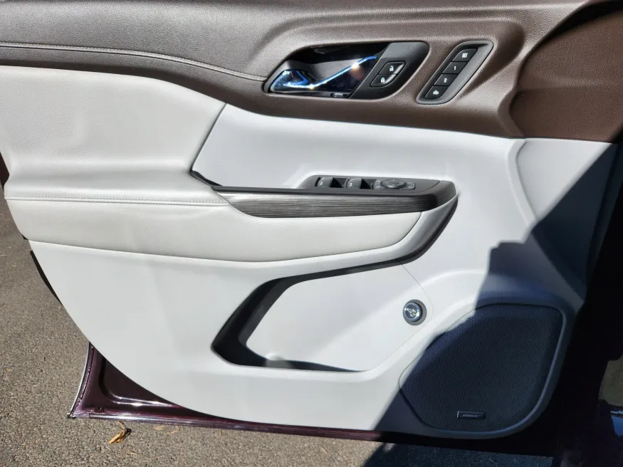 2021 GMC Acadia SLT | Photo 5 of 29