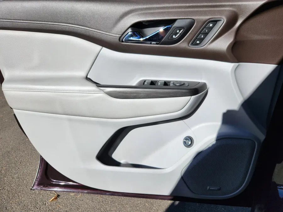 2021 GMC Acadia SLT | Photo 5 of 29