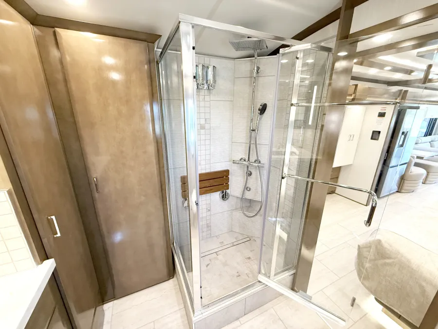2027 Newmar Mountain Aire 4118 | Photo 18 of 28