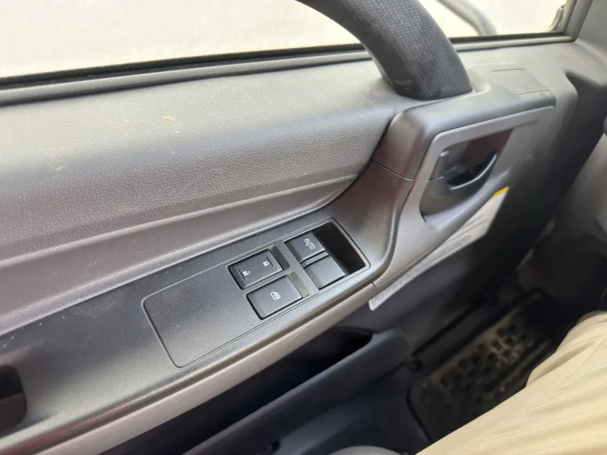 2025 Isuzu NRR | Photo 15 of 17