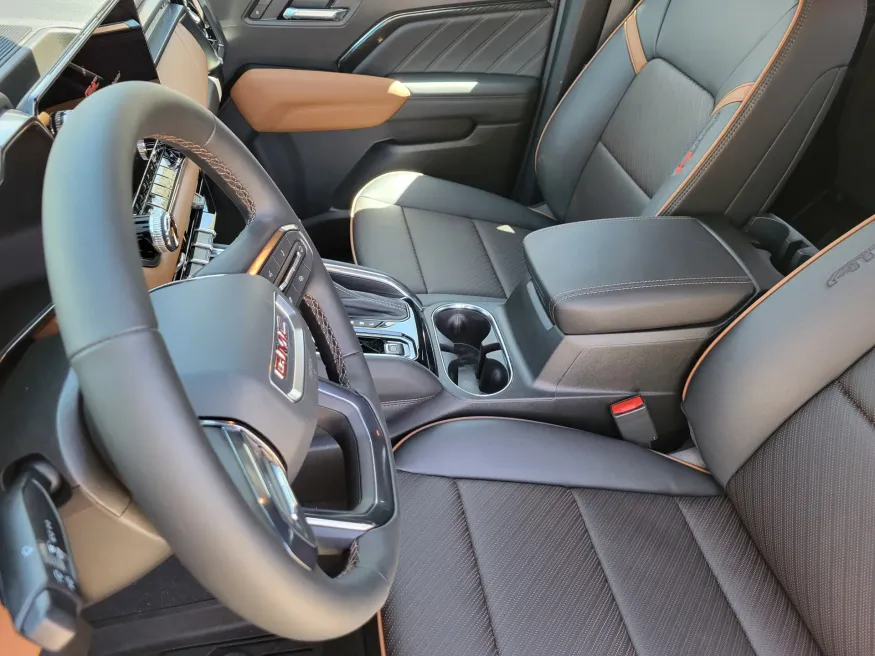 2026 GMC Canyon 4WD AT4 | Photo 11 of 26