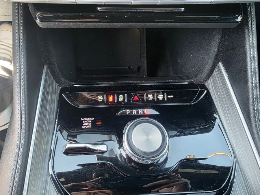 2023 Jeep Wagoneer L Series II | Photo 27 of 33