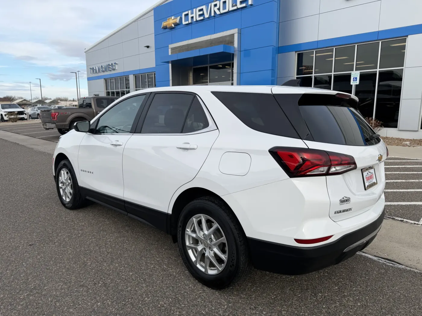 2022 Chevrolet Equinox LT | Photo 2 of 18