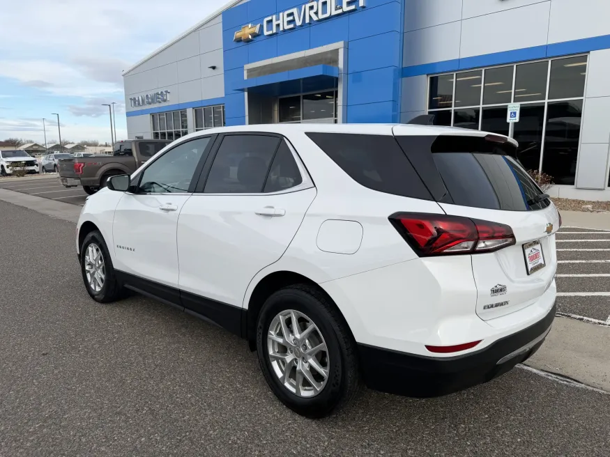 2022 Chevrolet Equinox LT | Photo 2 of 18