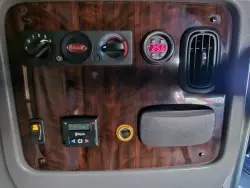 2020 Peterbilt 389 | Thumbnail Photo 32 of 35