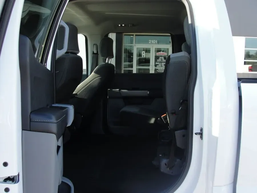 2024 Ford Super Duty F-250 XLT | Photo 28 of 36