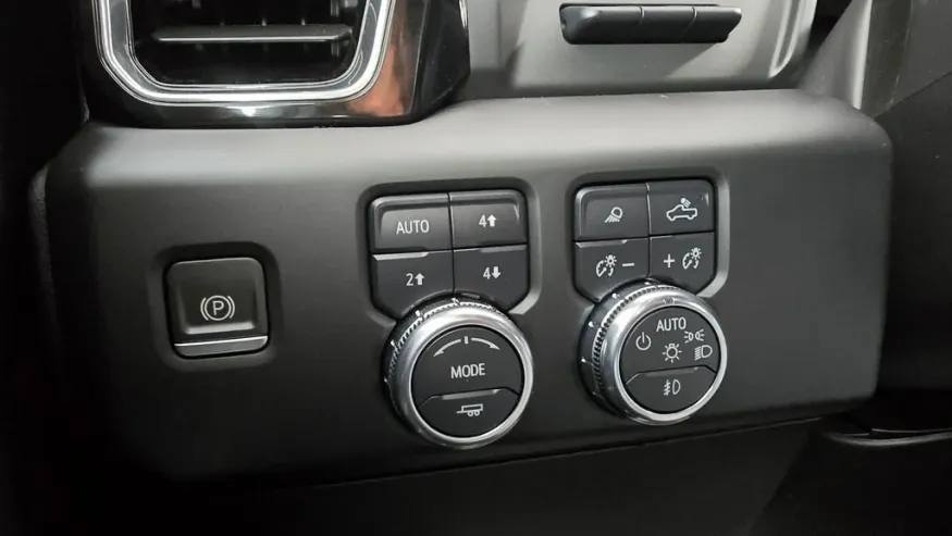 2023 GMC Sierra 1500 | Photo 12 of 31