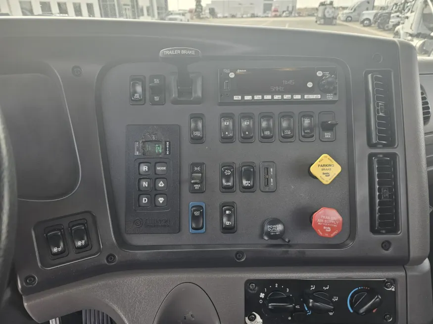 2023 Freightliner M2 112 | Photo 17 of 19