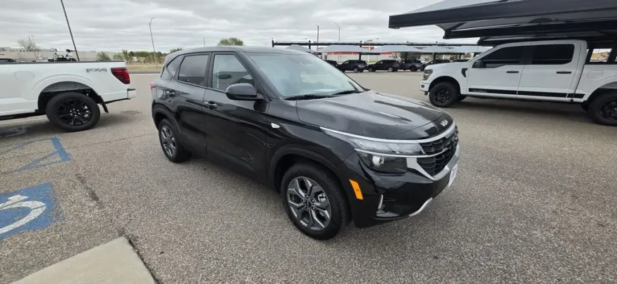 2026 Kia Seltos | Photo 3 of 27
