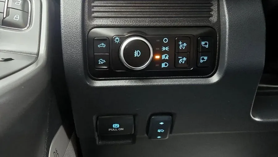 2025 Ford F-250 | Photo 12 of 31