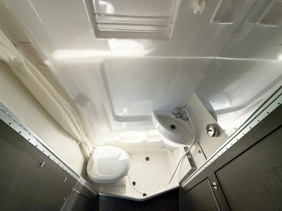 2018 Roadtrek CS E-Trek | Photo 8 of 13