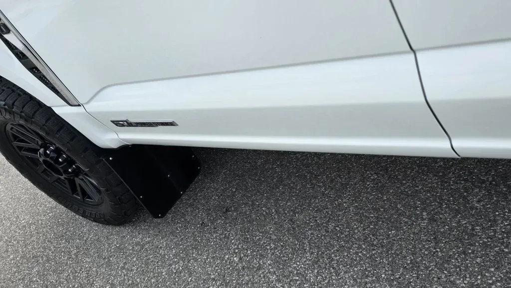 2024 Ford F-250 | Photo 3 of 38