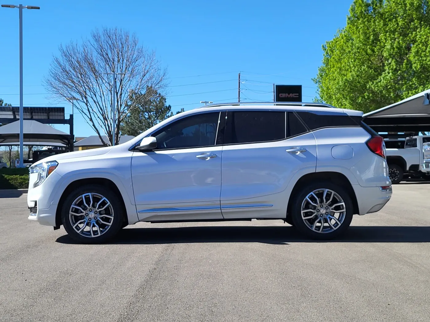 2023 GMC Terrain Denali | Photo 3 of 25