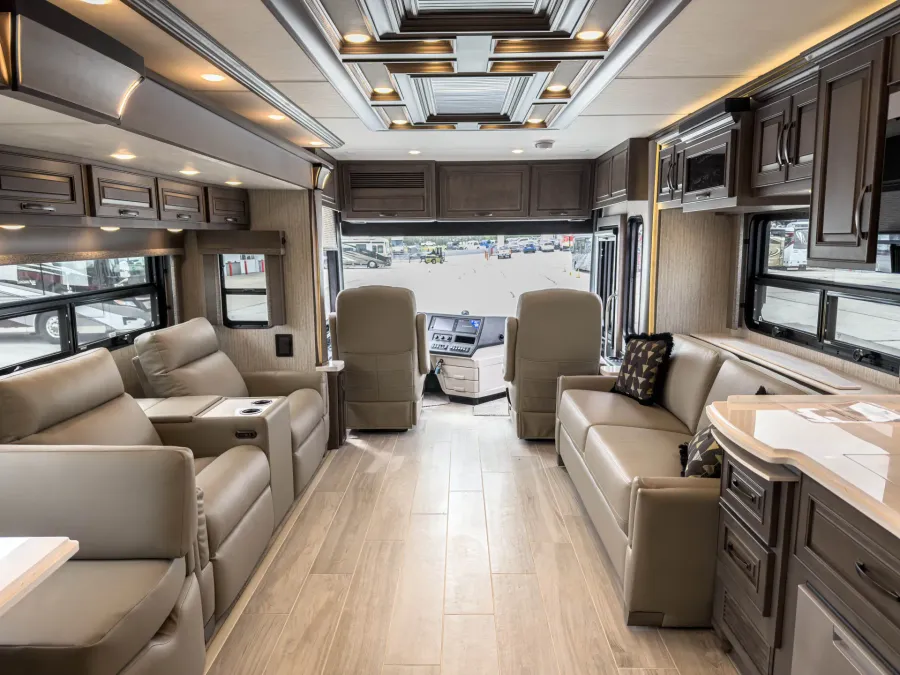 2026 Newmar Dutch Star 4369 | Photo 14 of 43