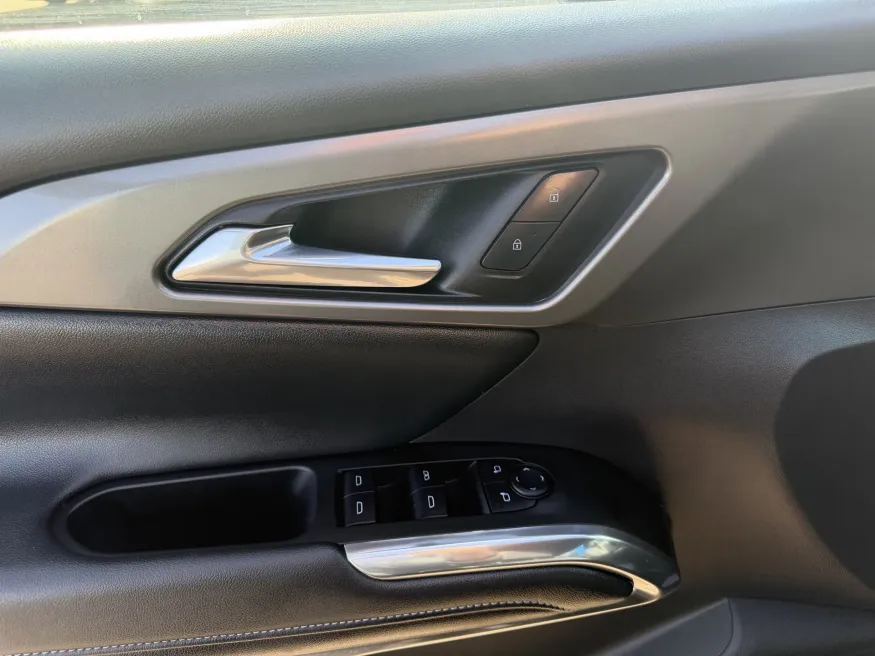 2025 Chevrolet Traverse AWD LT | Photo 15 of 22