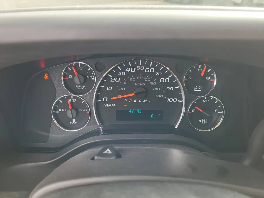 2025 GMC Savana Commercial Cutaway | Photo 12 of 20