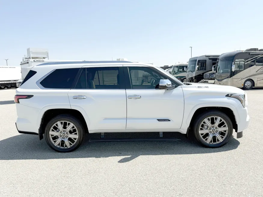 2024 Toyota Sequoia | Photo 17 of 23