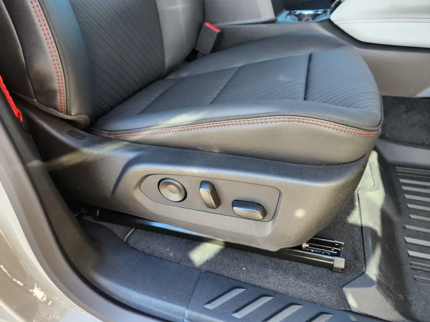 2026 GMC Canyon 4WD AT4X | Photo 17 of 29