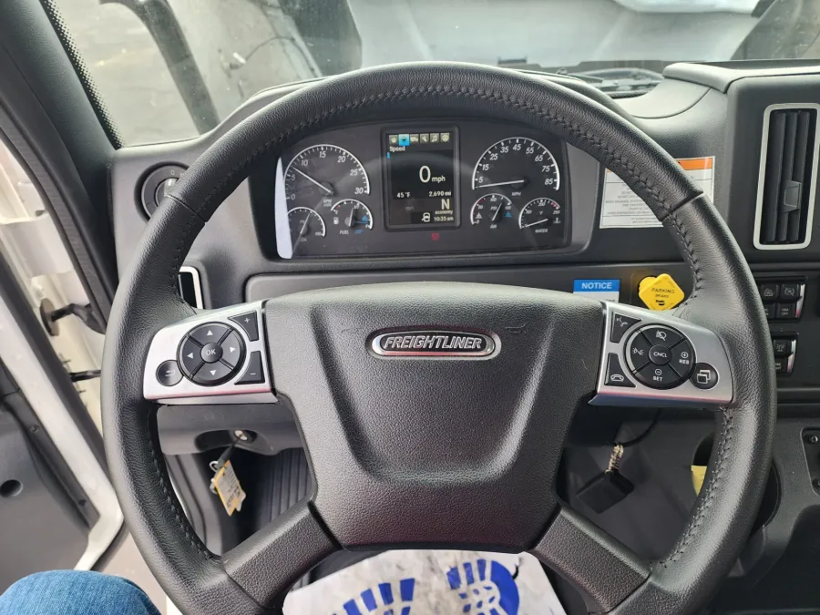 2026 Freightliner 114SD | Photo 12 of 15