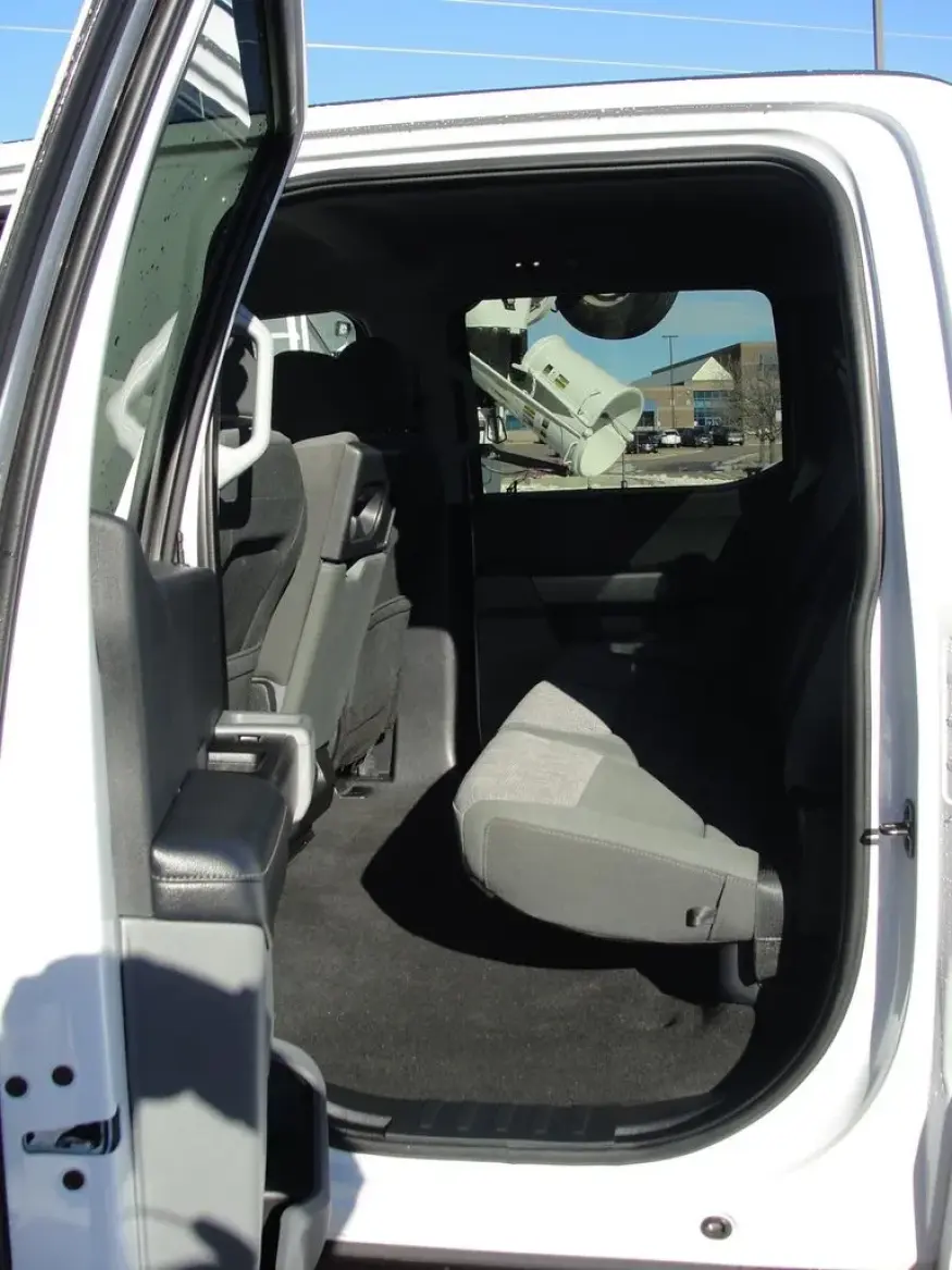2025 Ford Super Duty F-350 XLT | Photo 16 of 24