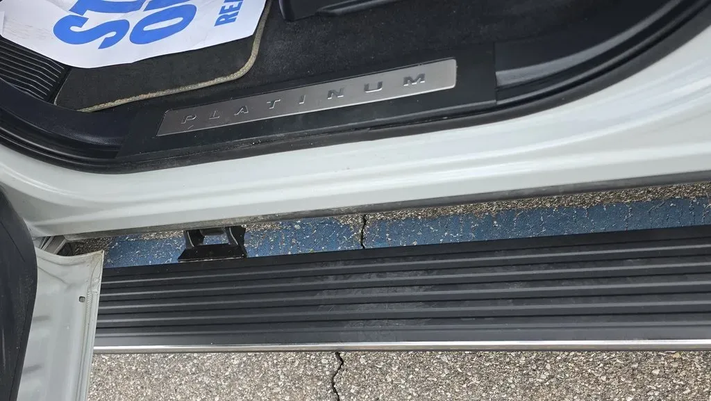 2023 Ford F-150 | Photo 2 of 34