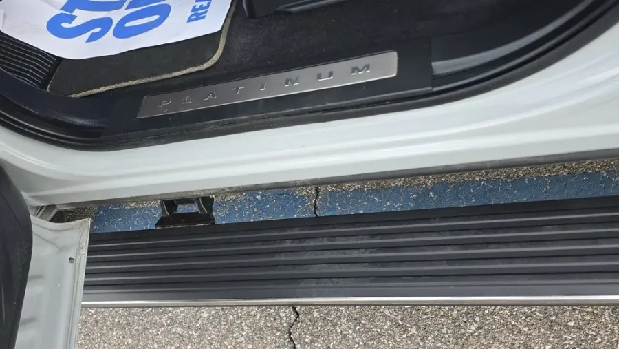 2023 Ford F-150 | Photo 2 of 34