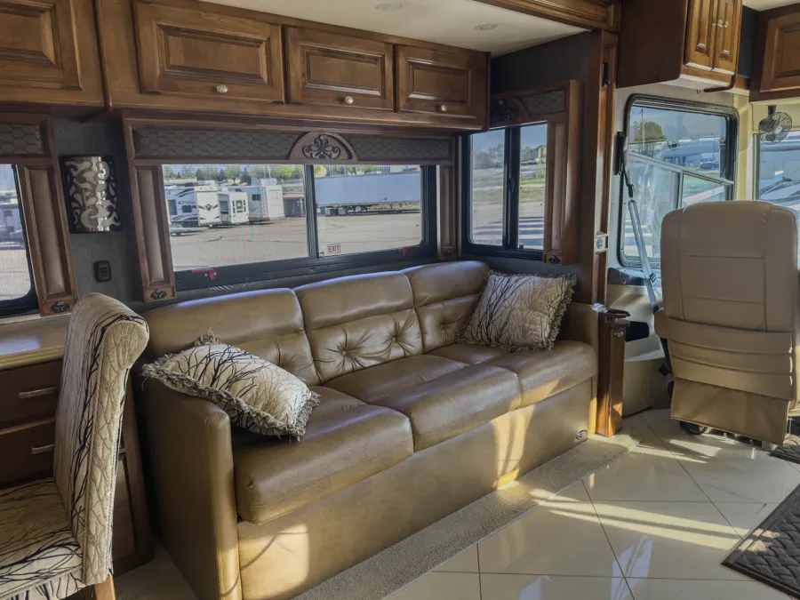 2013 Tiffin Phaeton 36QSH | Photo 13 of 39