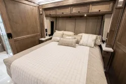 2026 Tiffin Phaeton 44OH | Thumbnail Photo 23 of 31