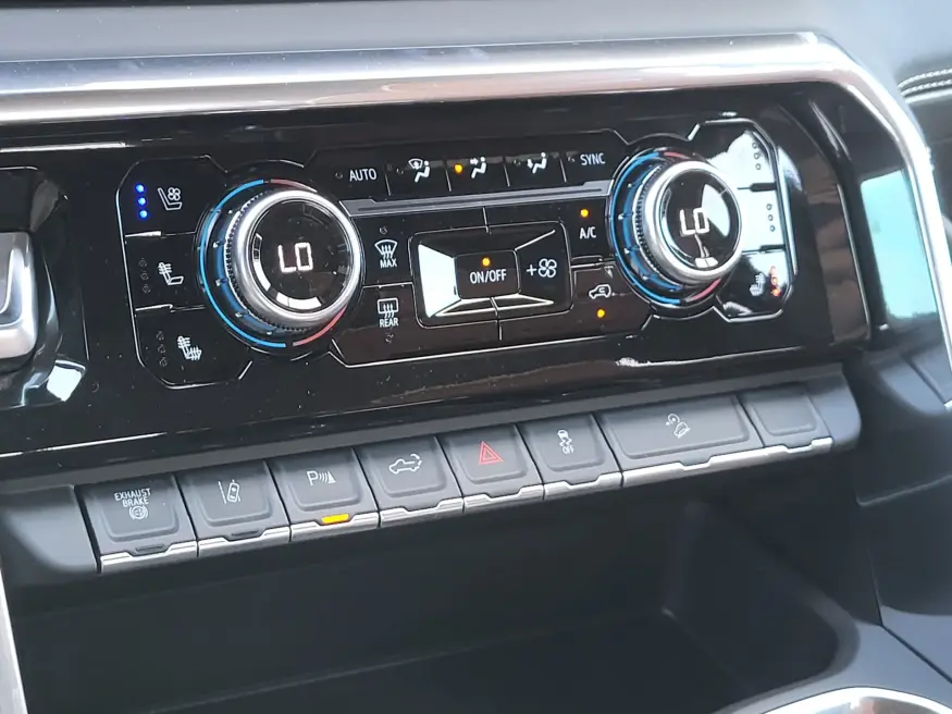 2026 GMC Sierra 2500HD Denali Ultimate | Photo 16 of 25