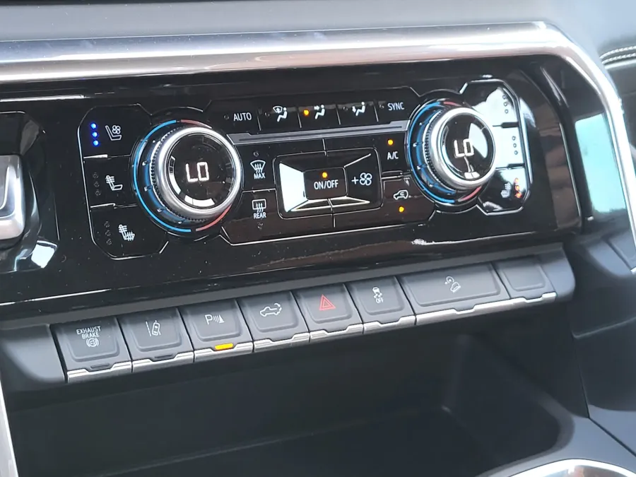 2026 GMC Sierra 2500HD Denali Ultimate | Photo 16 of 25