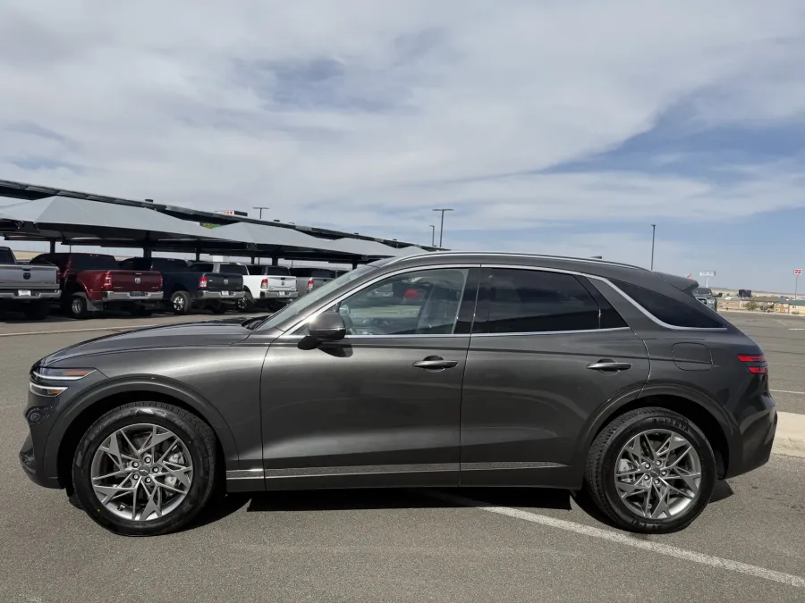 2025 Genesis GV70 2.5T | Photo 4 of 19