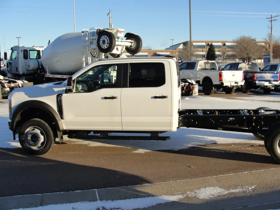 2026 Ford F550 | Photo 2 of 3