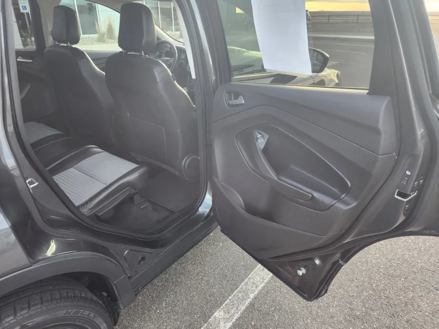 2019 Ford Escape SE | Photo 14 of 24