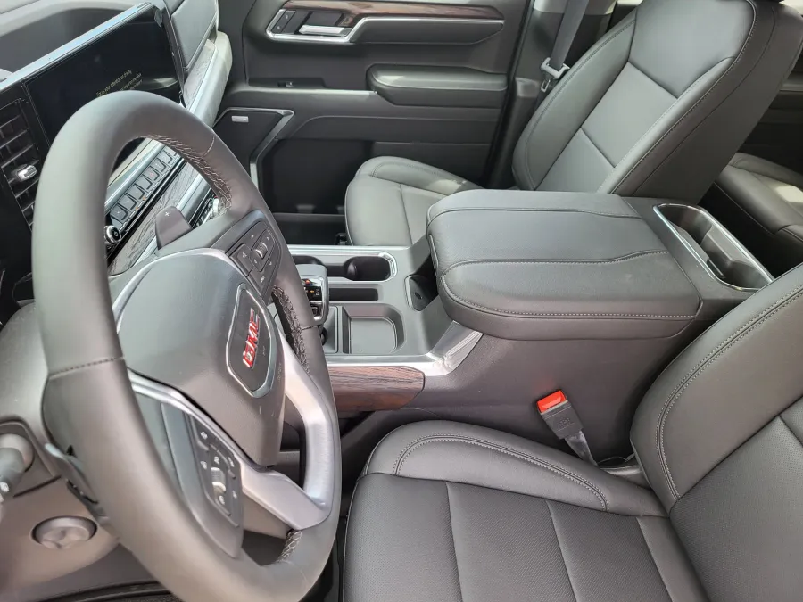 2026 GMC Sierra 1500 SLT | Photo 11 of 26